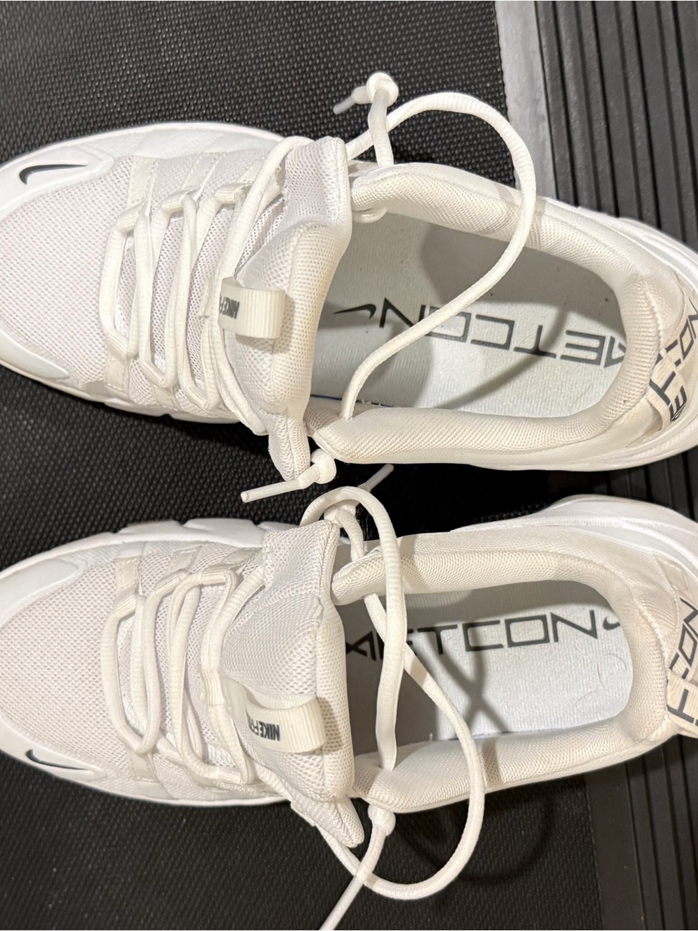 Nike men’s White Mesh Sneakers - Breathable Athletic Style